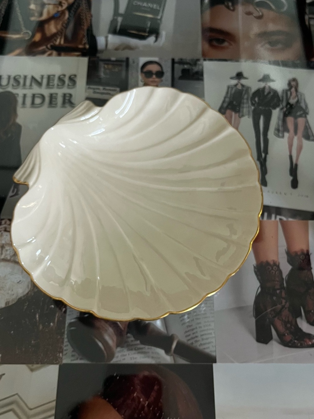 Porcelain shell ring dish